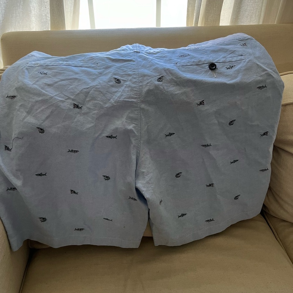 Men’s size 40 embroidered shark shorts new with tags - Picture 2 of 3